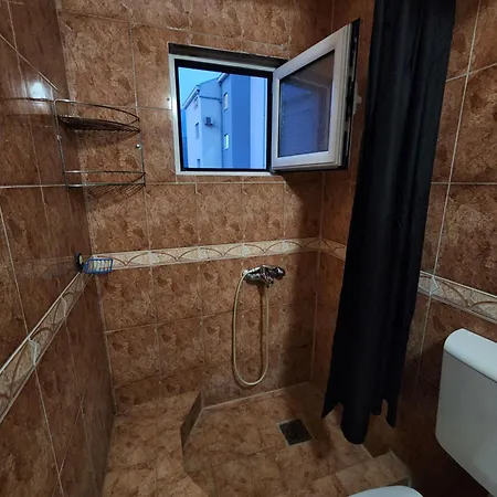 Bozovic I Homestay *